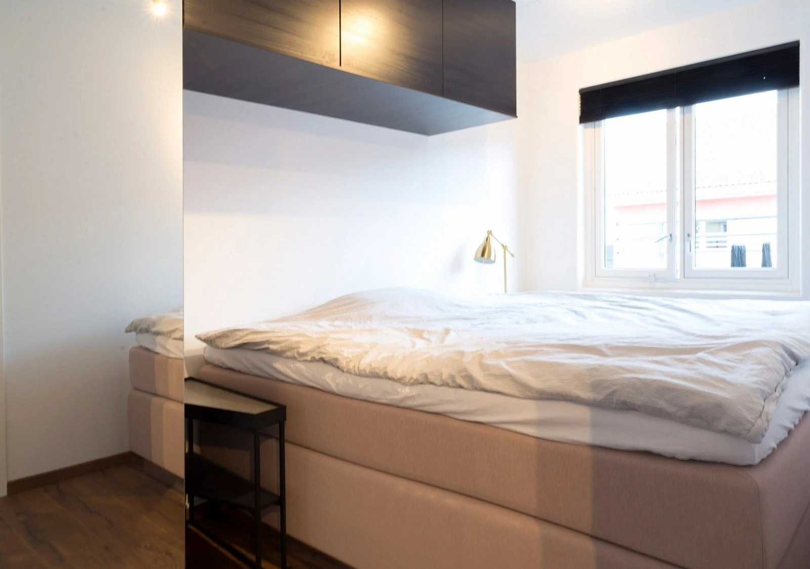 Soverom. Seng fra tidliegere leietaker  